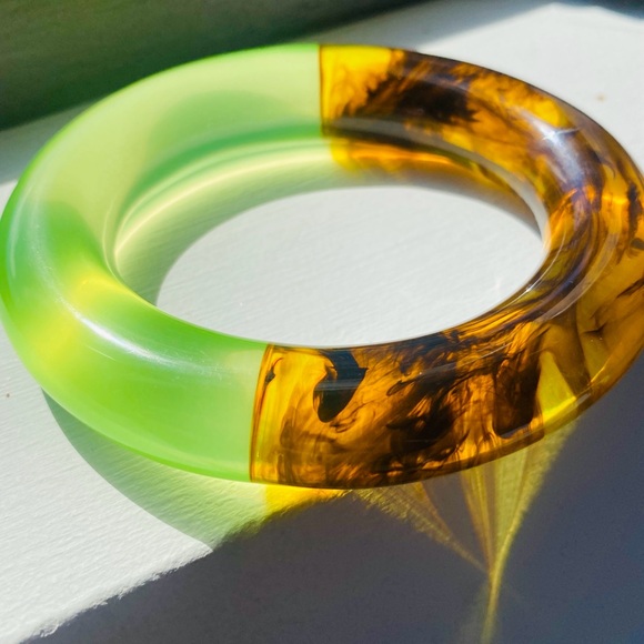 Chic Two-Toned Oversized Bangle Bracelet - Picture 2 of 7